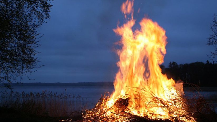 fire, bonfire, night-123784.jpg