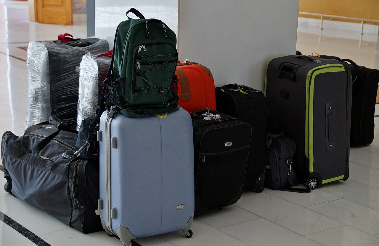 suitcase, baggage, travel-811122.jpg