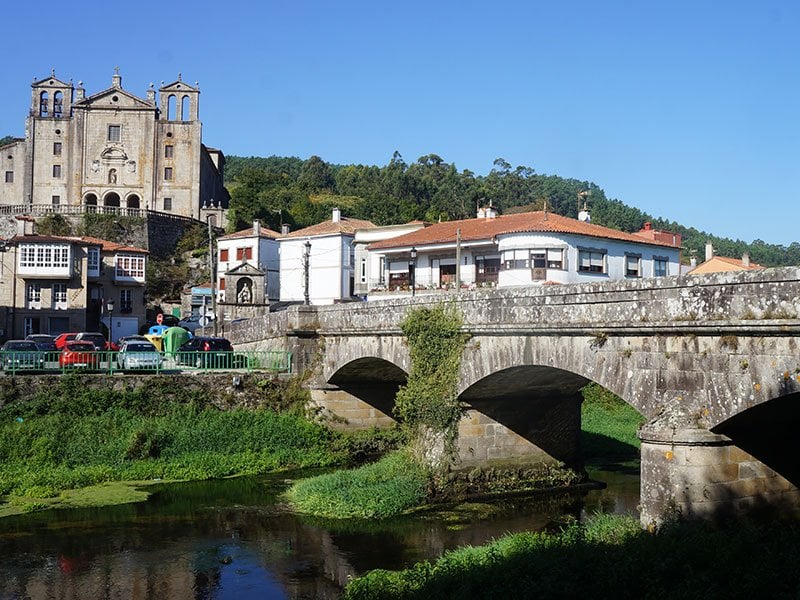 El Camino Espiritual es una de las rutas más nuevas del Camino de Santiago. Incluye un viaje en barco.