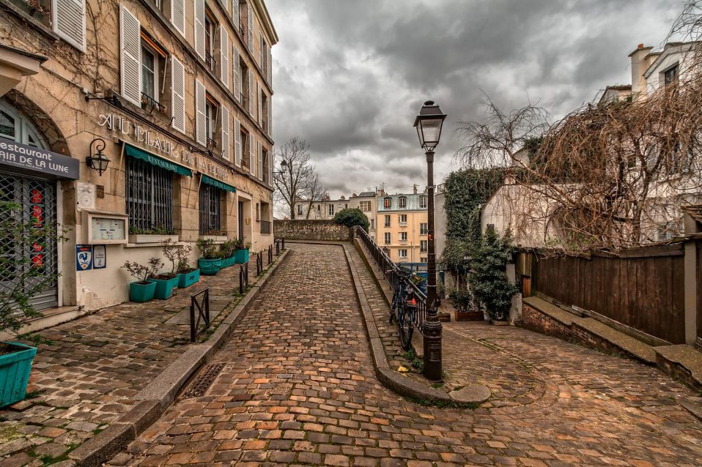 Parisian town along the Camino
