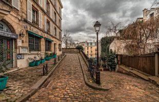Parisian town along the Camino