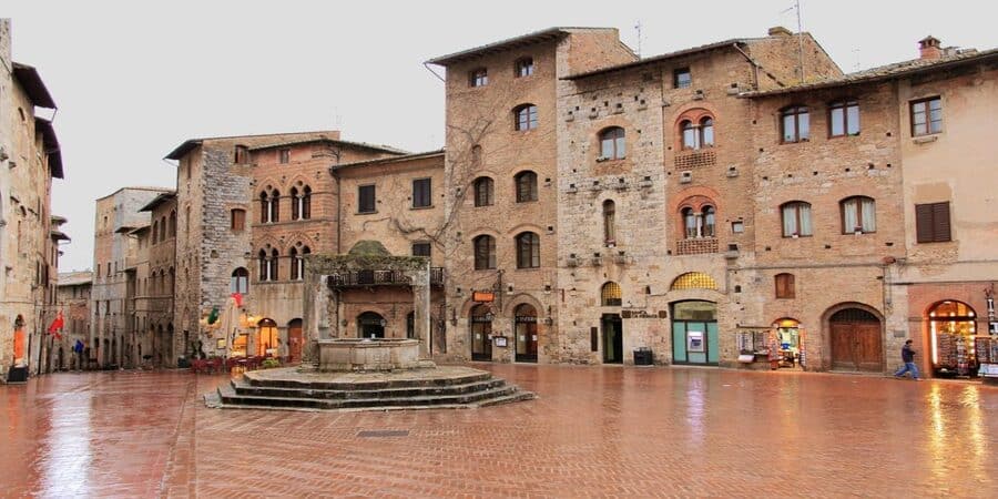 Piazza della Cisterna