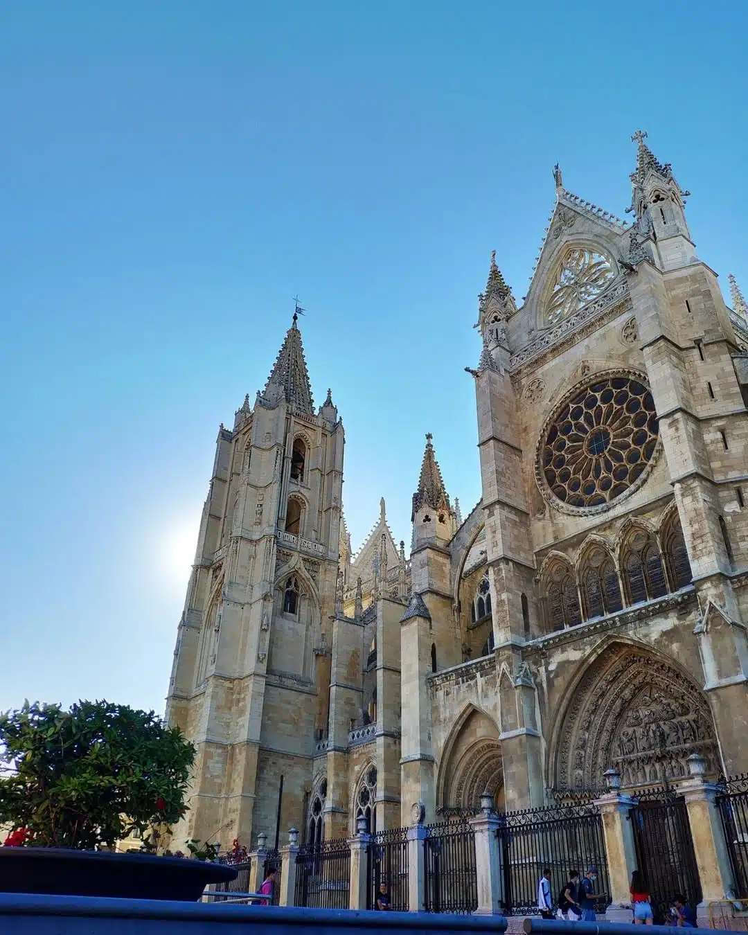 - Catedral de Leon UNESCO Highlights on the Camino de Santiago