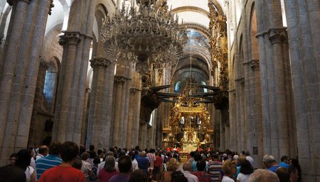 a8a6945b-pilgrim-mass-santiago-catedral-caminoways