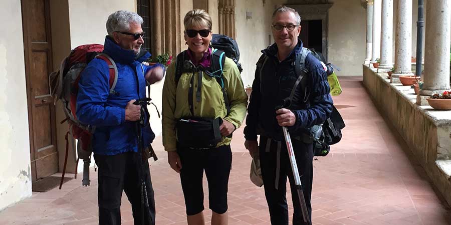 3-pilgrims-ready-to-start-the-walk-to-Rome