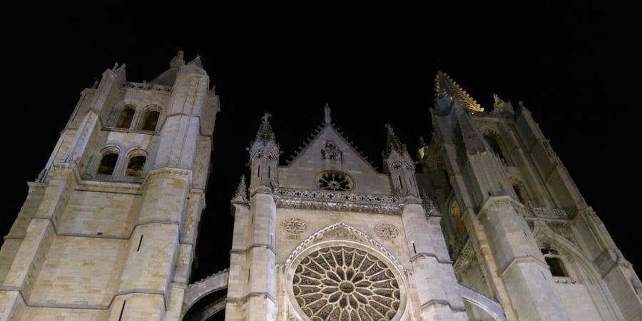 catedral-de-leon-spain-night-camino-de-santiago