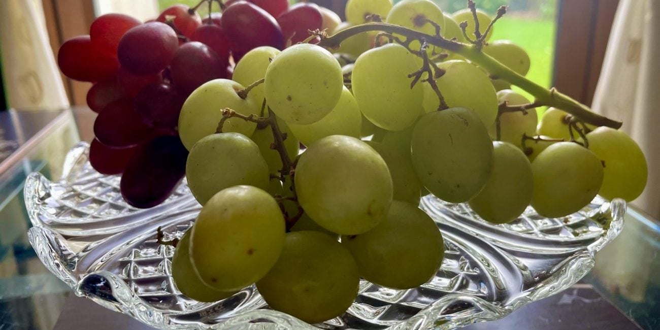 eat grapes under the table new years