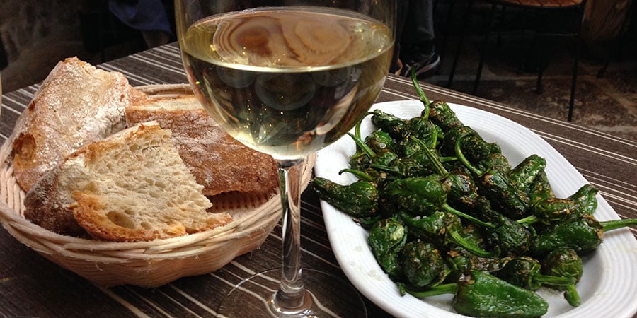 peppers-white-wine-santiago-tapas-tour-caminoways