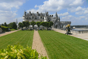 Amboise-Paris-Tours-Way-Camino-in-France-Way-of-Saint-James-Caminoways