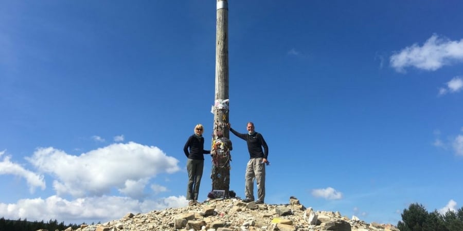 Cruz-de-ferro-camino-de-santiago-camino-adventure