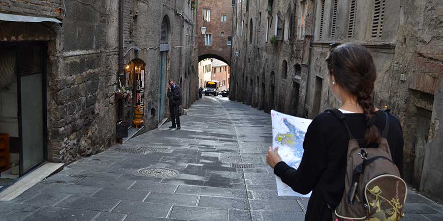 cobbled-streets-siena-camino-to-rome-via-francigena