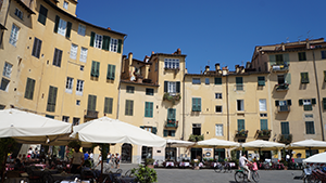 lucca-square-walking-tuscany-italy-via-francigena-francigenaways